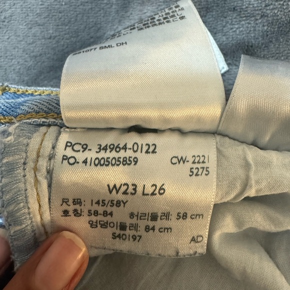 Levis Wedgie Straight Jeanss - Picture 8 of 9